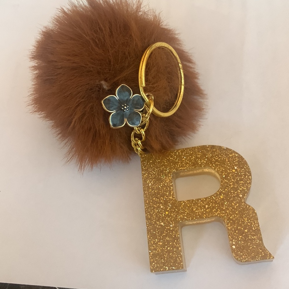 Letter R Keychain - Picture 2 of 2